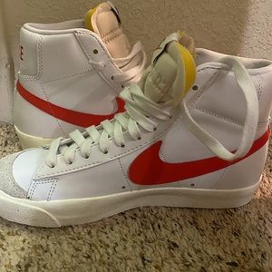 NWOT NIKE BLAZER MID 77